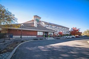 Quality Hotel,Hamilton>>Burlington,3 star