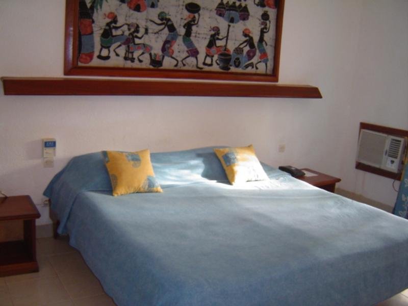 hotel africa queen