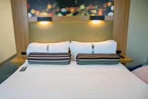 aloft bogota airport