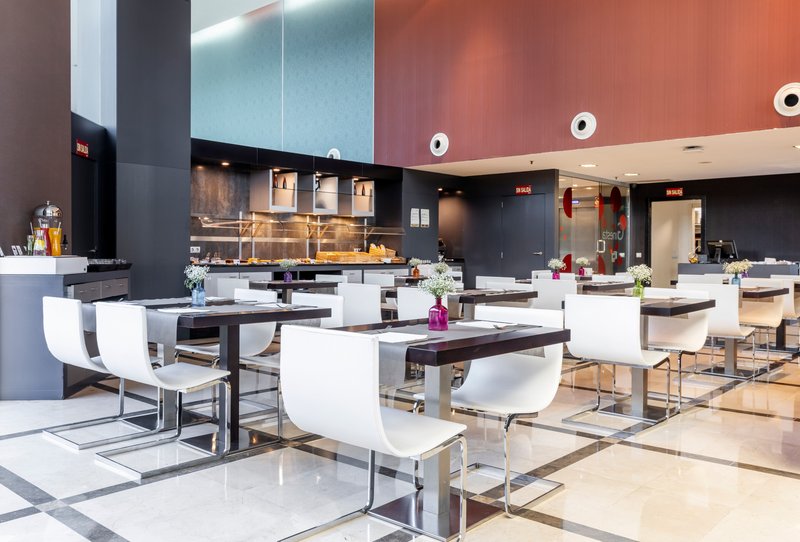 hotel ilunion aqua 4