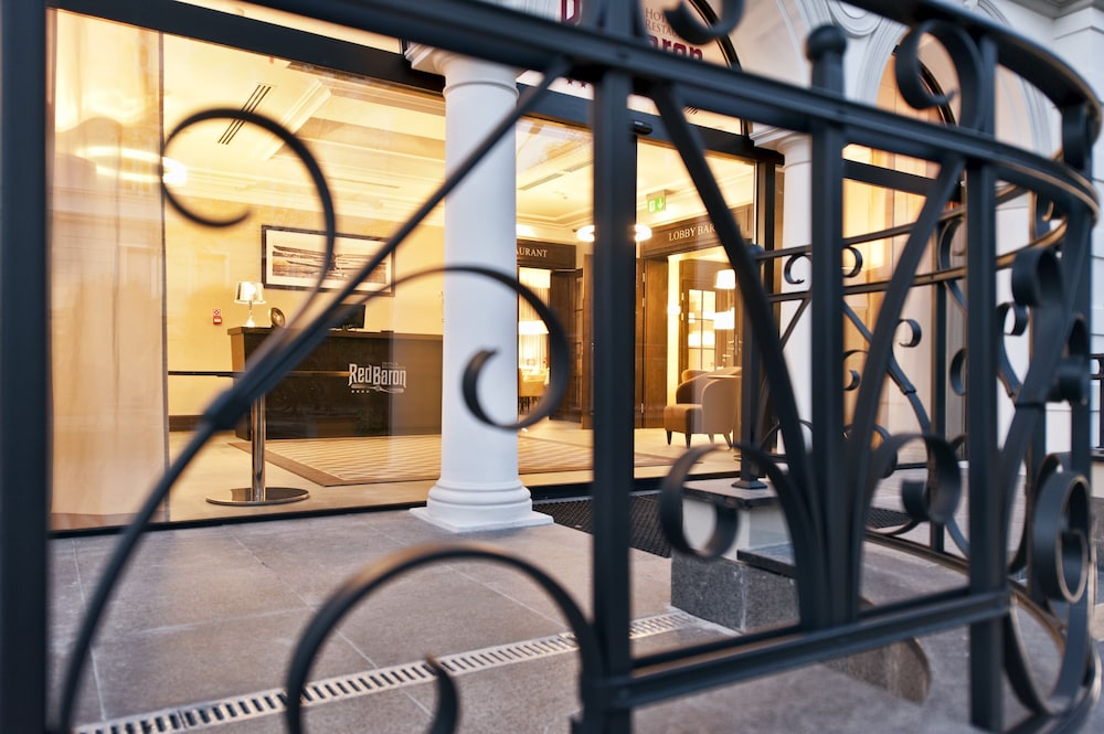hotel red baron