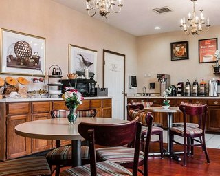 Econo Lodge & Suites Grand Rapids Airport,Grand Rapids>>Cascade,2 star