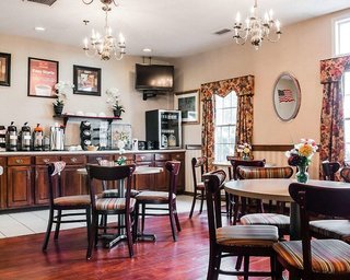 Econo Lodge & Suites Grand Rapids Airport,Grand Rapids>>Cascade,2 star