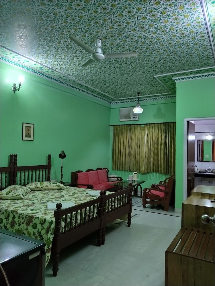 anuraag villa