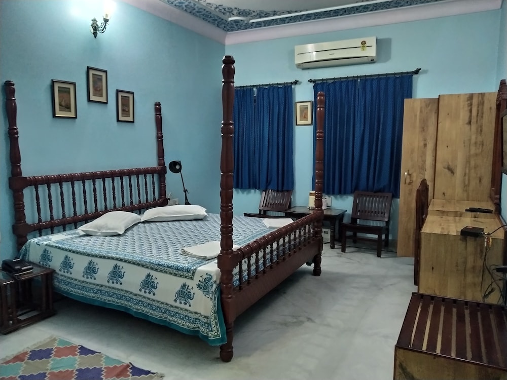 anuraag villa
