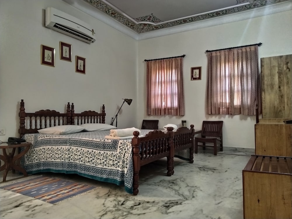 anuraag villa