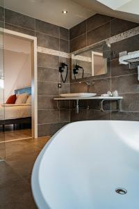 abalona hotel and apartments