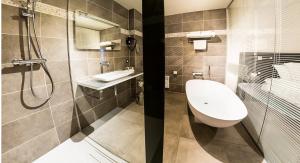 abalona hotel and apartments