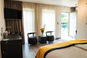 abalona hotel and apartments