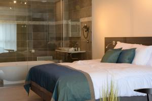 abalona hotel and apartments