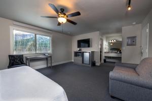 flying saddle resort