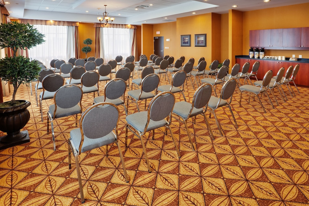 holiday inn express and suites clarington bowmanville