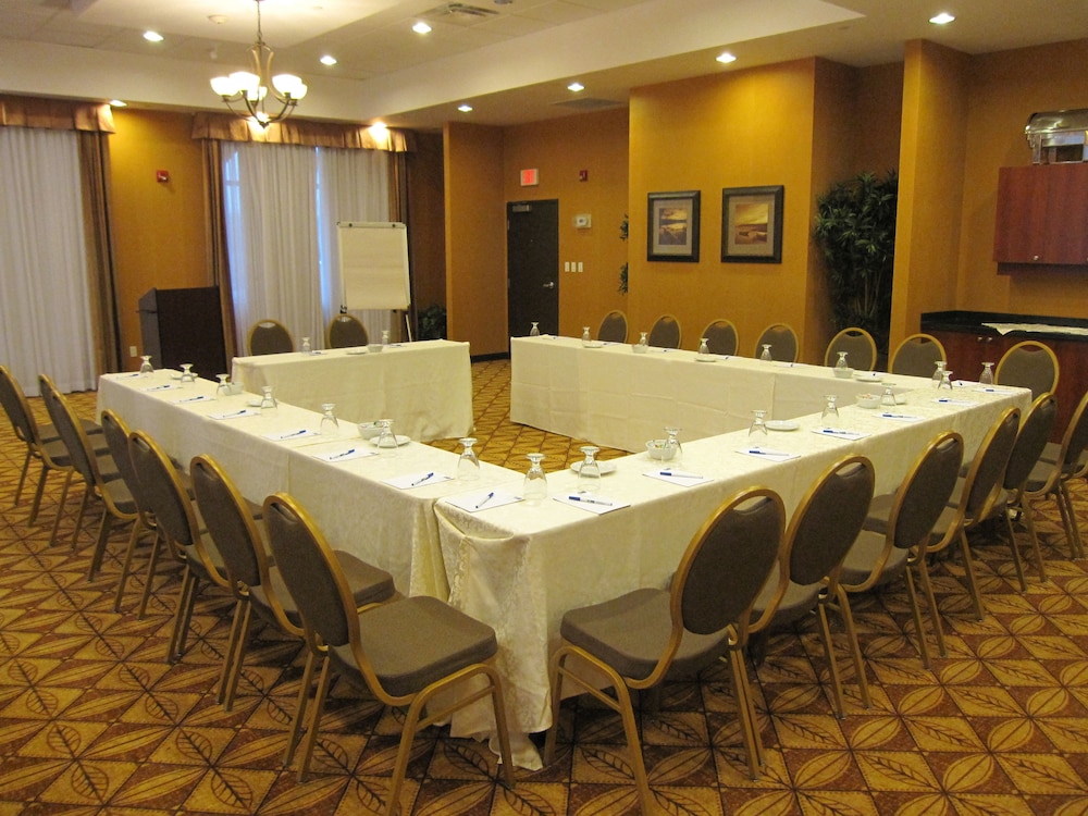 holiday inn express and suites clarington bowmanville