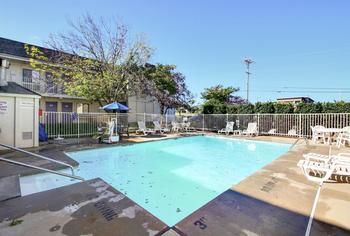 residence inn by marriott milwaukee brookfield at poplar creek