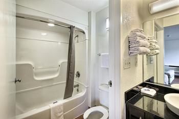 residence inn by marriott milwaukee brookfield at poplar creek