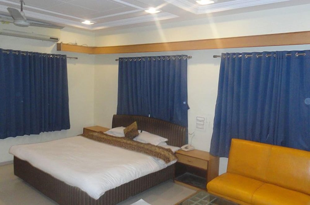 hotel riviera executive