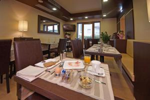 hotel clarin 14 by dori