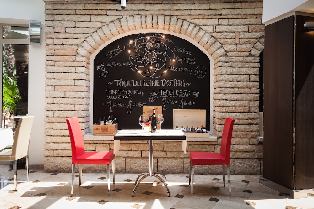 hotel continental tonelli hotels