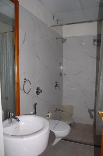 hotel vice president
