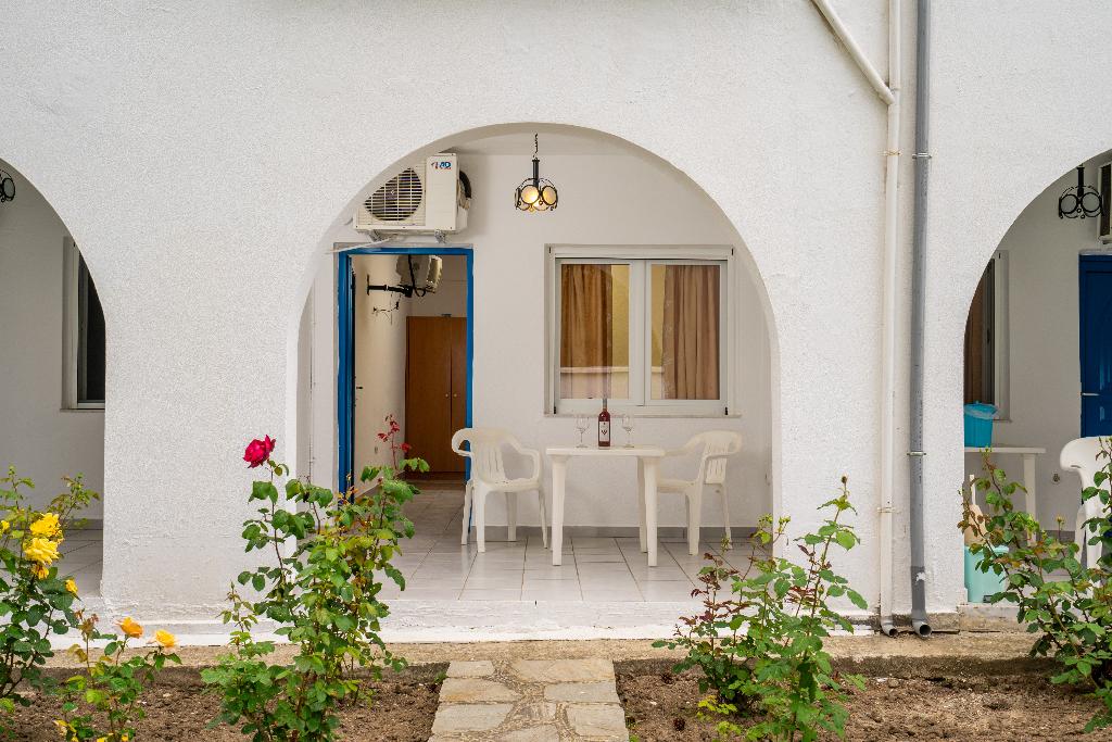 theo bungalows kriopigi