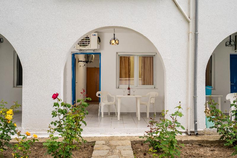 theo bungalows kriopigi