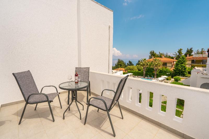 theo bungalows kriopigi