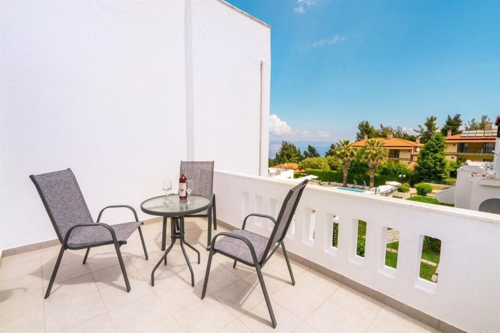 theo bungalows kriopigi