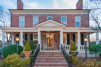 Ironclad Inn & Bourbon Room,Fredericksburg>>Falmouth,4 star