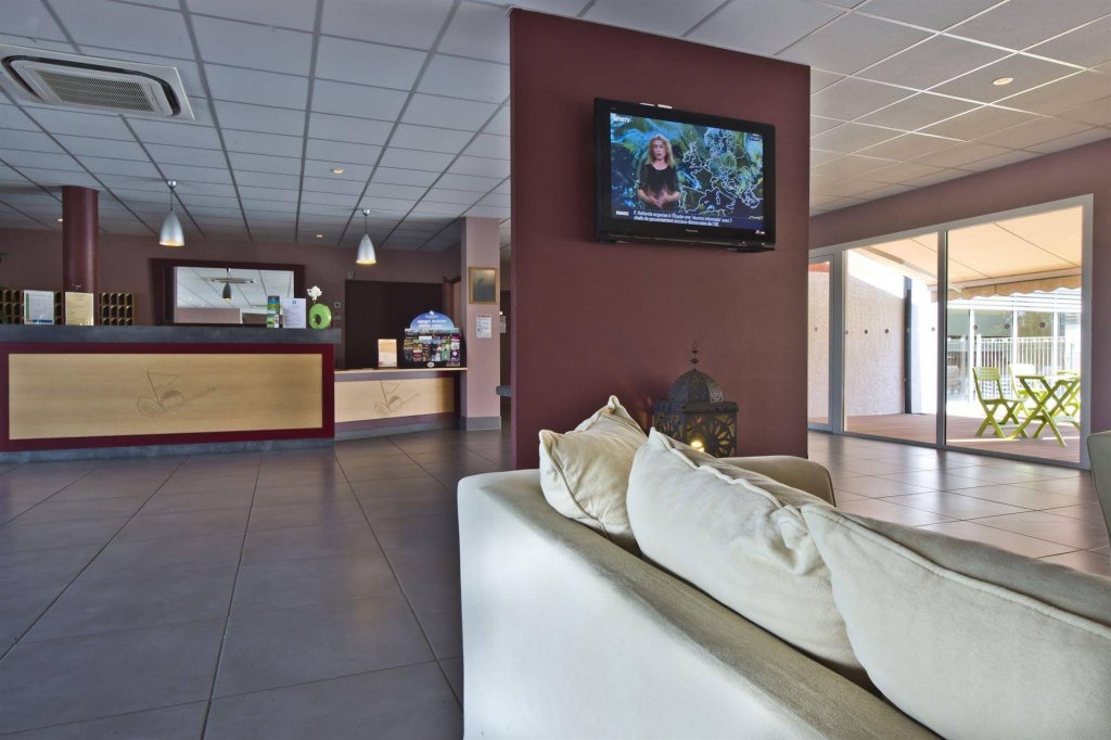 Vacanceole - Domaine Du Green,Near Aigueleze Golf Club,3 star