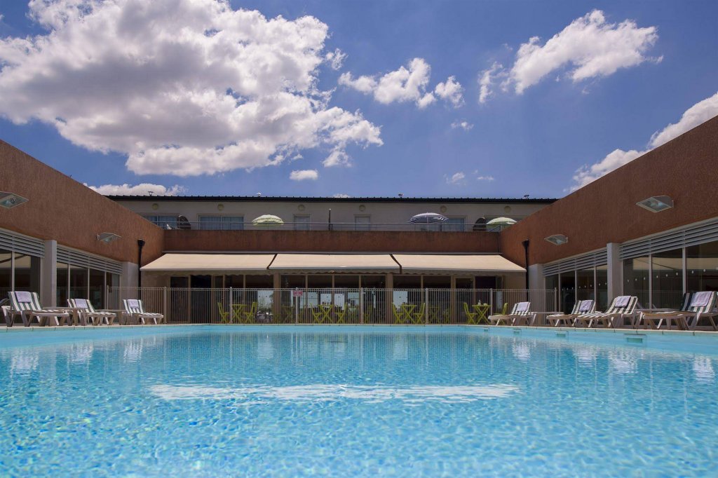 Vacanceole - Domaine Du Green,Near Aigueleze Golf Club,3 star