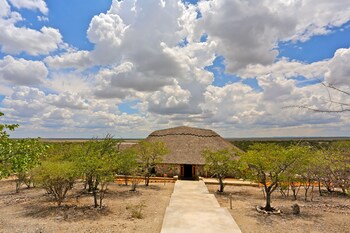 uukwaluudhi safari lodge