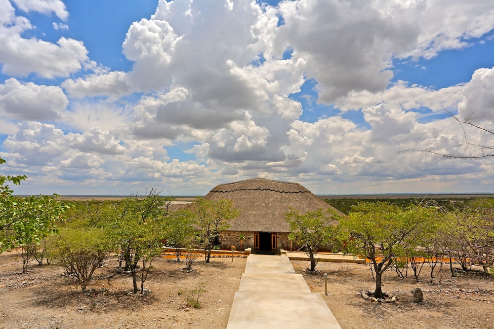 uukwaluudhi safari lodge