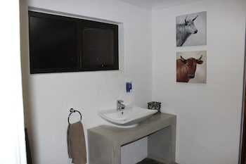 uukwaluudhi safari lodge