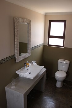 uukwaluudhi safari lodge