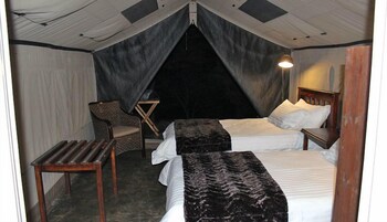 uukwaluudhi safari lodge