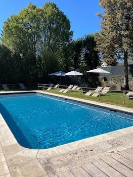 hostellerie de lecu de bretagne