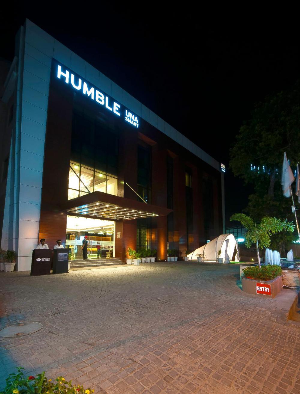 Humble Hotel Amritsar,Lawrence Road,4 star