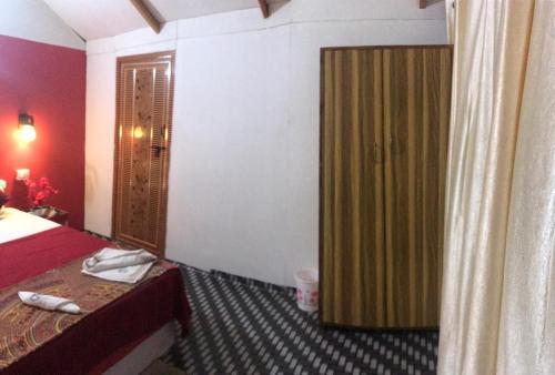 The Charming Nights,,3 star