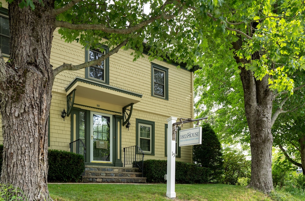 1802 house bed and breakfast