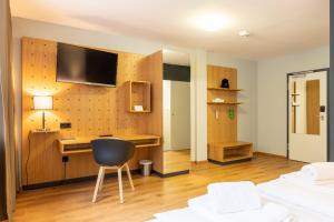 Mk Hotel Berlin,Eichwalde>>Berlin,2 star