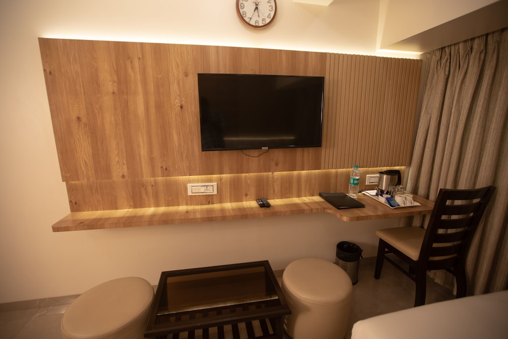 hotel naaz executive near t2 airport