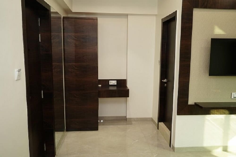 hotel naaz executive near t2 airport