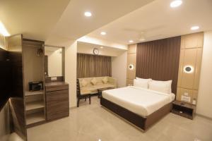 hotel naaz executive near t2 airport
