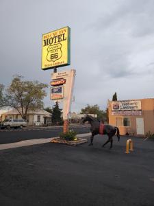 deluxe inn motel