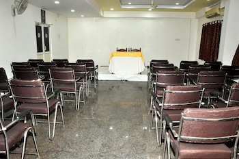 Cosmopolitan Cultural Centre,Kurnool>>Kolhapur,5 star