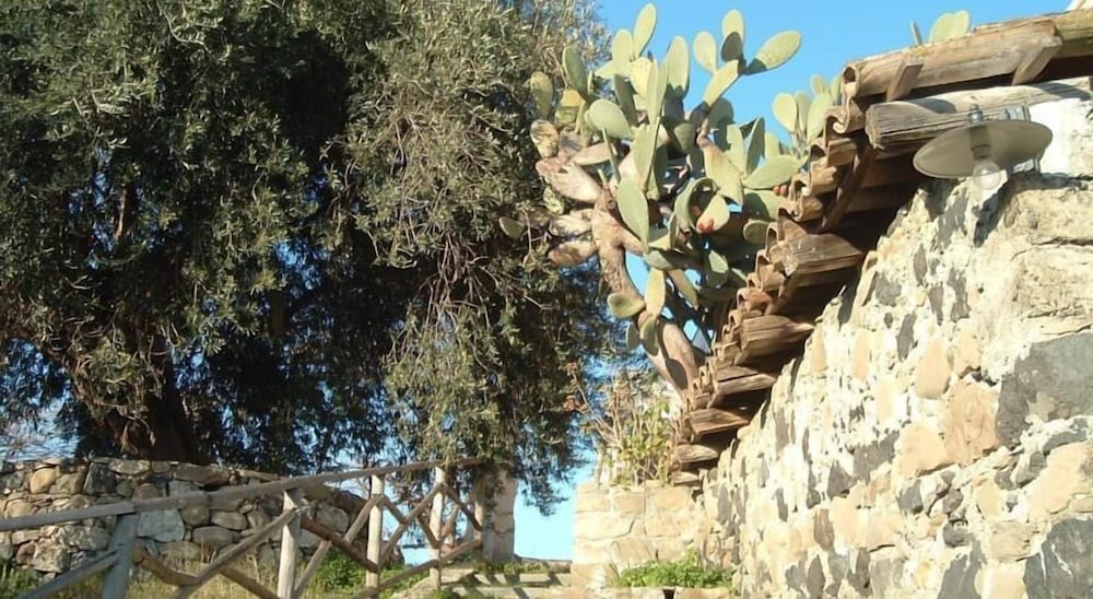 antico borgo etneo country hotel