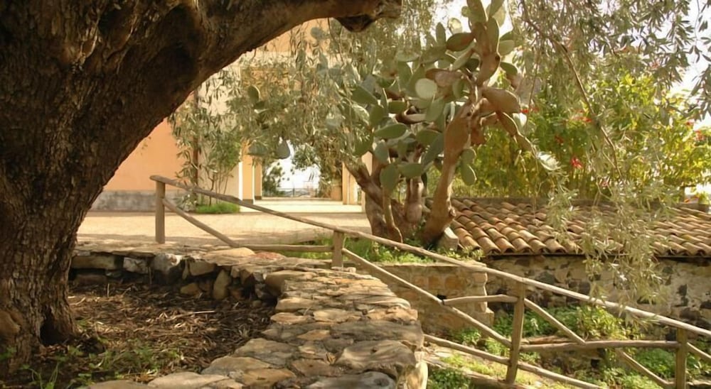 antico borgo etneo country hotel