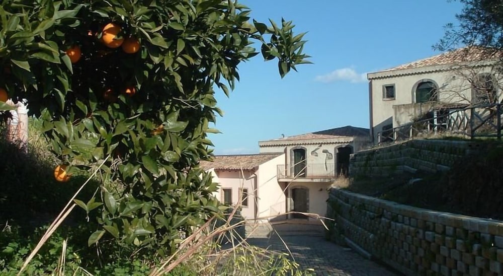 antico borgo etneo country hotel