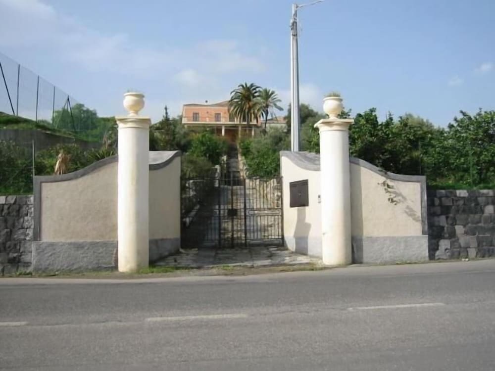 antico borgo etneo country hotel