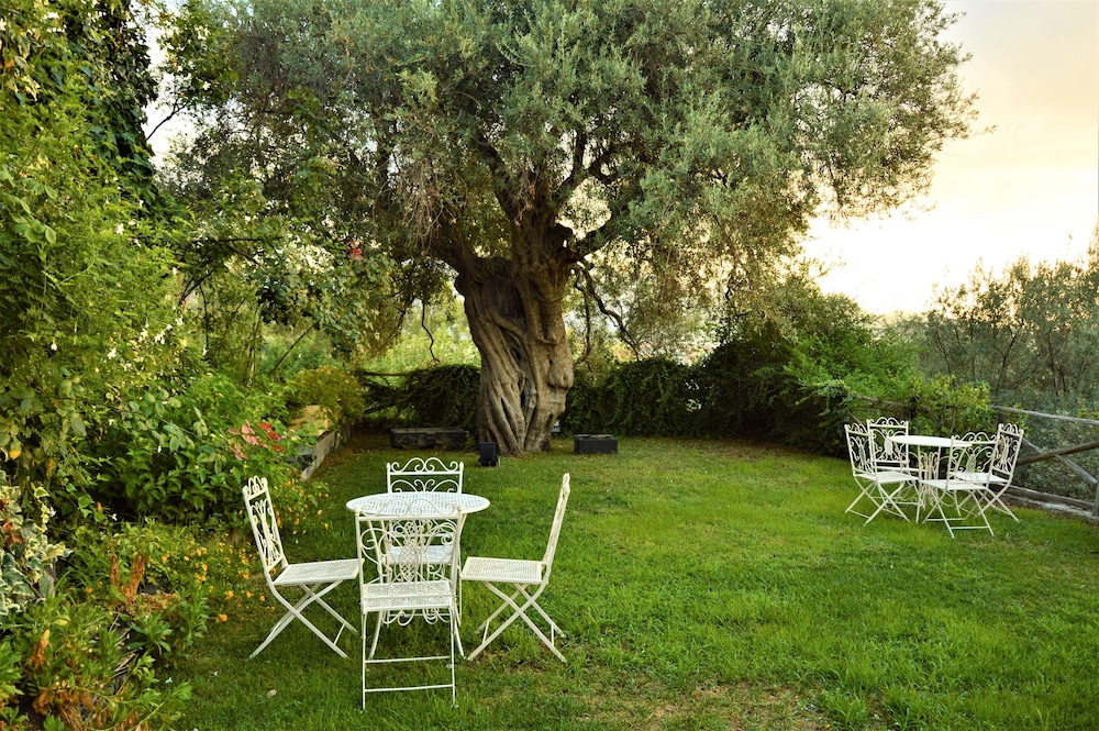 antico borgo etneo country hotel